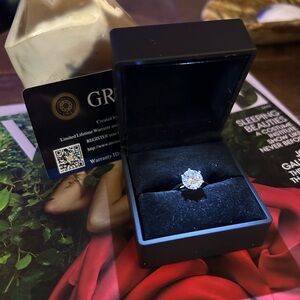 GORGEOUS 2ct solitaire genuine moissanite diamond ring NIB💍
